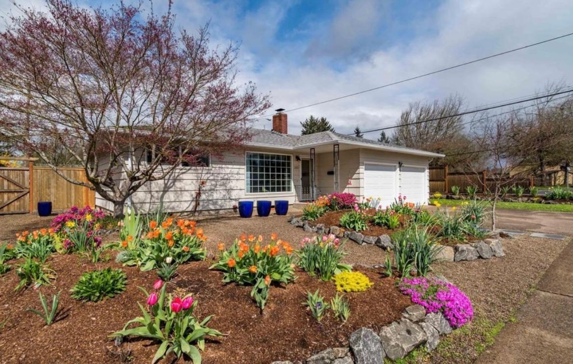 فيلا Colorful 50'S Ranch In The Heart Of يوجين، أوريغون المظهر الخارجي الصورة